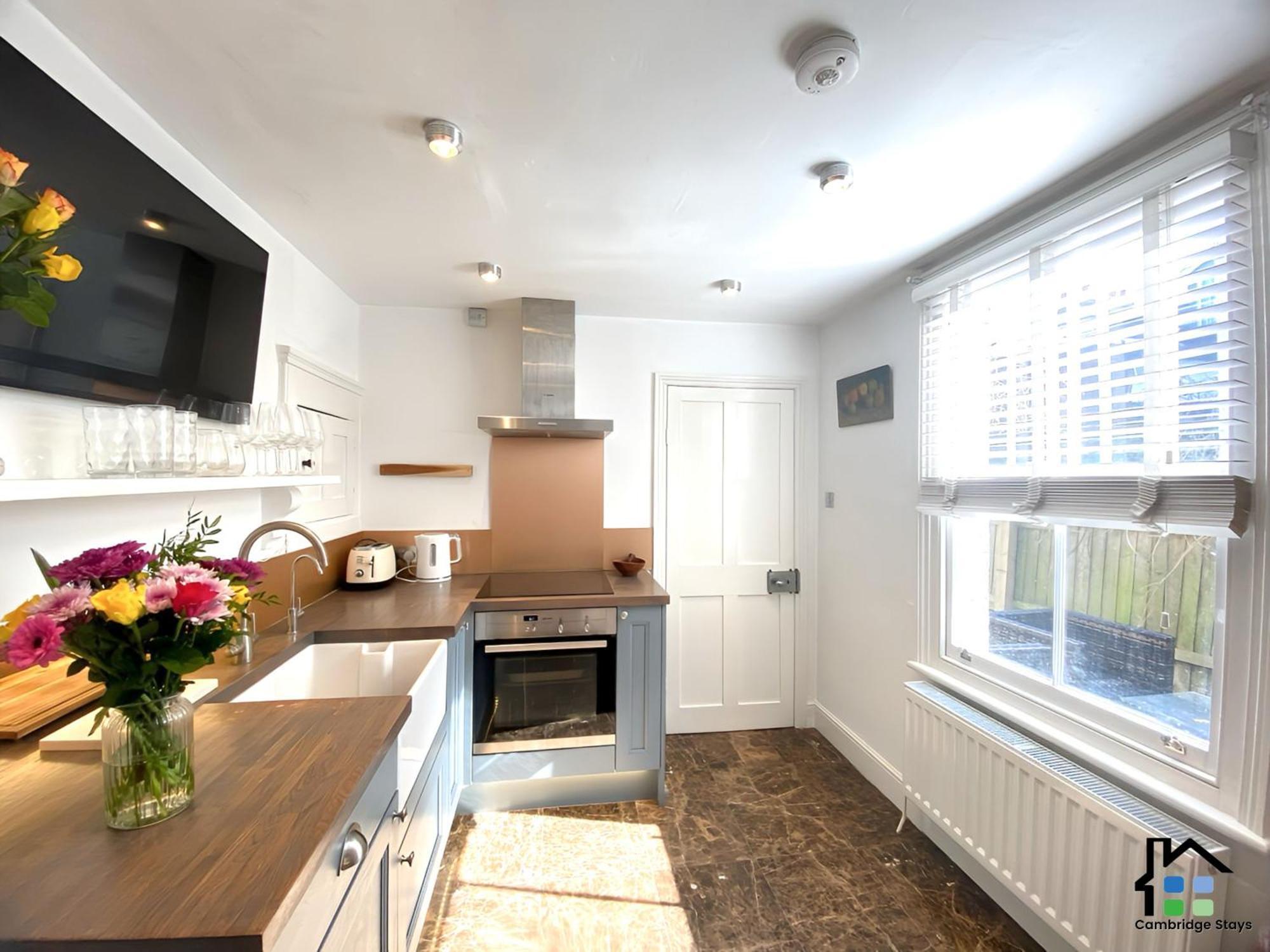 Cambridge Stays 3Br House, Easy Walk To City Center, 2 Showers, Garden, 2 Free Parking Spaces 외부 사진